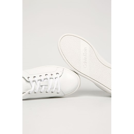 Białe buty sportowe damskie Calvin Klein płaskie sznurowane 