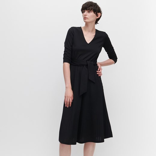 Reserved - Sukienka z plisowanym dołem - Czarny Reserved M Reserved