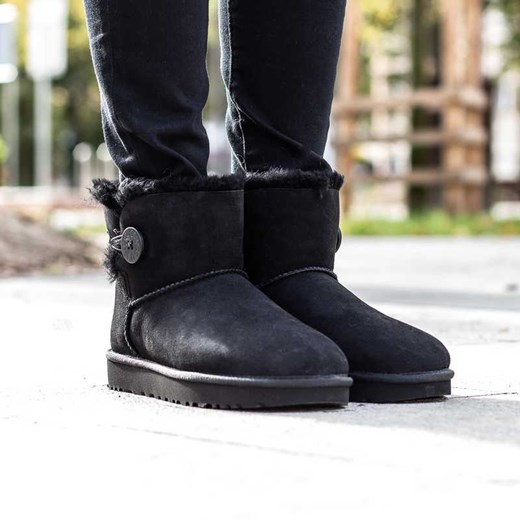 Śniegowce damskie UGG czarne casual płaskie bez zapięcia