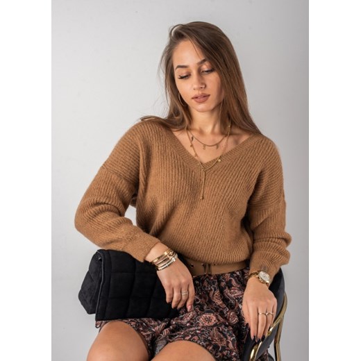 Sweter damski Fason z dekoltem v 
