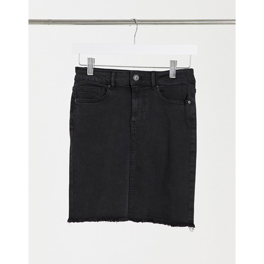 Pieces – Czarna jeansowa spódnica mini z niewykończonym brzegiem-Czarny Pieces S promocja Asos Poland