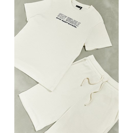 ASOS DESIGN – Wygodna piżama o waflowej fakturze: T-shirt z haftowanym wzorem na piersi i szorty-Beżowy L Asos Poland
