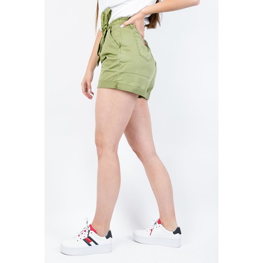 ZIELONE SZORTY Z GUZIKAMI ORAZ PASKIEM Olika L olika.com.pl