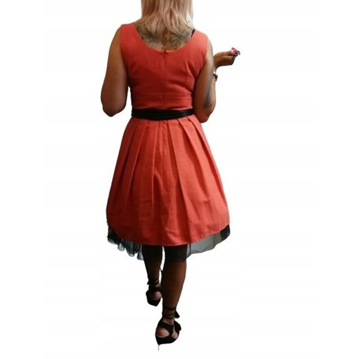 Czerwona sukienka Marselini rozkloszowana z wiskozy 