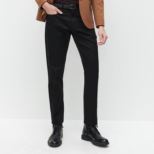 Reserved - Bawełniane spodnie regular fit z paskiem - Czarny Reserved 30 Reserved
