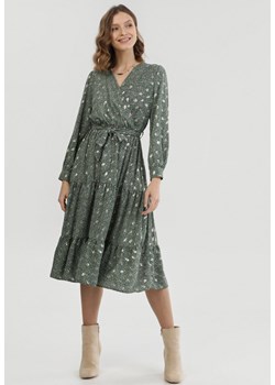 Zielona Sukienka Cintrine ze sklepu Born2be Odzież w kategorii Sukienki - zdjęcie 100193063