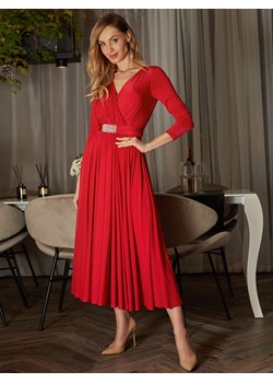 Elegancka czerwona sukienka z ozdobną klamrą L'AF Cinty ze sklepu Eye For Fashion w kategorii Sukienki - zdjęcie 102399220