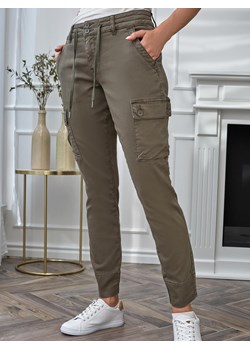 Spodnie z naszytymi kieszeniami Red Button SRB2770 Combat ze sklepu Eye For Fashion w kategorii Spodnie damskie - zdjęcie 102399982