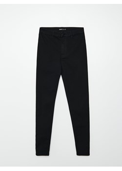 Cropp - Czarne jeansy skinny - czarny ze sklepu Cropp w kategorii Jeansy damskie - zdjęcie 102904583