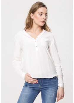 Biała Bluzka Fiber ze sklepu Born2be Odzież w kategorii Bluzki damskie - zdjęcie 103369303