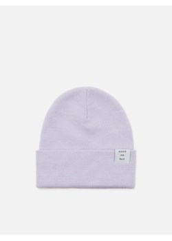 Cropp - Czapka beanie z naszywką - fioletowy ze sklepu Cropp w kategorii Czapki zimowe damskie - zdjęcie 104117383