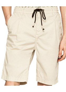 spodenki bermudy pepe jeans kremowe ze sklepu Royal Shop w kategorii Spodenki męskie - zdjęcie 104689152