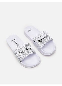 Cropp - Klapki Rick and Morty - biały ze sklepu Cropp w kategorii Klapki damskie - zdjęcie 109281661