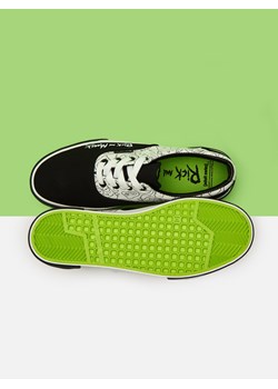 Cropp - Trampki Rick and Morty - biały ze sklepu Cropp w kategorii Trampki damskie - zdjęcie 109440940