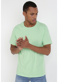 Jasnozielona Koszulka Avonmorra ze sklepu Born2be Odzież w kategorii T-shirty męskie - zdjęcie 110517912