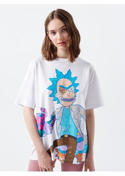 Cropp - Koszulka oversize z nadrukiem Rick and Morty - biały ze sklepu Cropp w kategorii Bluzki damskie - zdjęcie 110590342