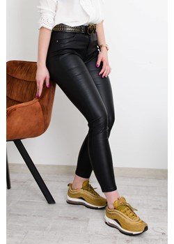Czarne spodnie z imitacji skóry plus size ze sklepu olika.com.pl w kategorii Spodnie damskie - zdjęcie 110676194