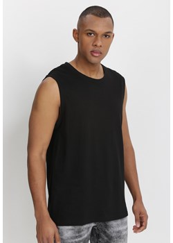 Czarna Koszulka Sinisa ze sklepu Born2be Odzież w kategorii Podkoszulki męskie - zdjęcie 112011071