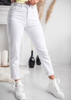 Białe jeansy damskie Fason 
