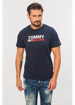 TOMMY JEANS - granatowy t-shirt męski z dużym logo ze sklepu outfit.pl w kategorii T-shirty męskie - zdjęcie 114019763