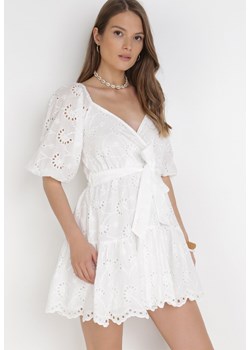 Biała Sukienka Daphlenia ze sklepu Born2be Odzież w kategorii Sukienki - zdjęcie 115510752