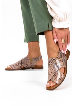 Beżowe sandały płaskie z paskami na krzyż wzór wężowy polska skóra Casu 3012-0 ze sklepu Casu.pl w kategorii Sandały damskie - zdjęcie 115770590