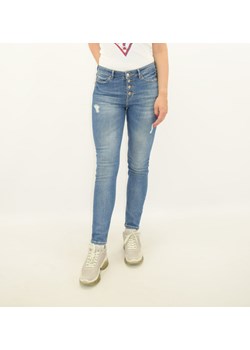 jeansy damskie guess w1ya28 d46ac niebieskie ze sklepu Royal Shop w kategorii Jeansy damskie - zdjęcie 118093483