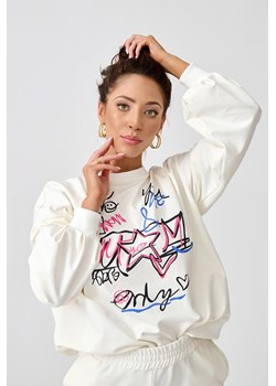 Krótka biała bluza damska z napisami ze sklepu MONNARI w kategorii Bluzy damskie - zdjęcie 118474354