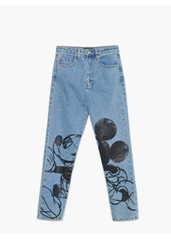 Cropp - Jeansy mom Mickey Mouse - niebieski ze sklepu Cropp w kategorii Jeansy damskie - zdjęcie 119411294