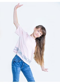 Koszulka dziewczęca z błyszczącym nadrukiem Hildori 600 ze sklepu Big Star w kategorii Bluzki dziewczęce - zdjęcie 119489762