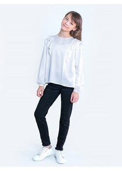 Bluzka dziewczęca z falbankami biała Safie 100 ze sklepu Big Star w kategorii Bluzki dziewczęce - zdjęcie 119489902