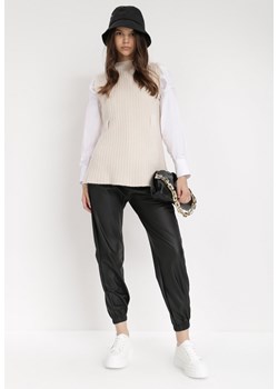 Czarne Spodnie Joggery Uriel ze sklepu Born2be Odzież w kategorii Spodnie damskie - zdjęcie 119930120