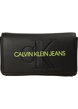 Calvin Klein listonoszka ze skóry ekologicznej średniej wielkości w stylu glamour matowa 
