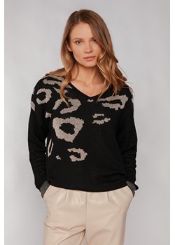 Wzorzysty sweter z połyskującą nitką ze sklepu MONNARI w kategorii Swetry damskie - zdjęcie 123705110