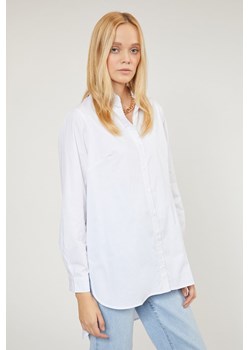 Gładka koszula z dłuższym tyłem ze sklepu MONNARI w kategorii Koszule damskie - zdjęcie 124537560