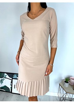 Beżowa Sukienka z Plisowaną Falbanką ze sklepu ModnaKiecka.pl w kategorii Sukienki - zdjęcie 125353811