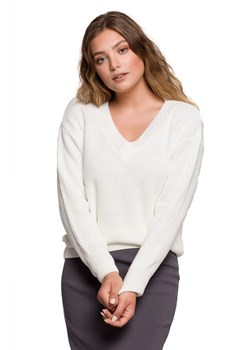 BK075 Sweter z dekoltem w serek - ecru ze sklepu Świat Bielizny w kategorii Swetry damskie - zdjęcie 125360674