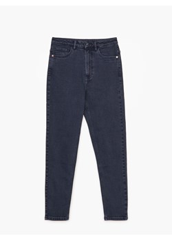 Cropp - Granatowe jeansy mom slim - granatowy ze sklepu Cropp w kategorii Jeansy damskie - zdjęcie 125766350