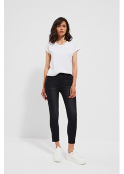 Jeansy medium waist ze sklepu Moodo.pl w kategorii Jeansy damskie - zdjęcie 126157092