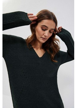 Sweter z dekoltem w serek ze sklepu Moodo.pl w kategorii Swetry damskie - zdjęcie 126239271
