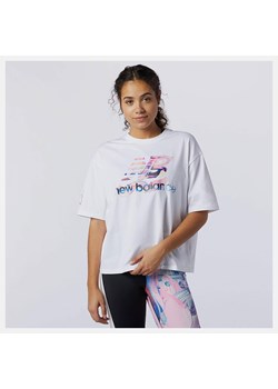 Bluzka damska New Balance z napisami w stylu młodzieżowym biała z okrągłym dekoltem 