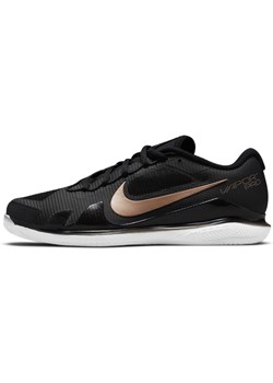 Damskie buty do tenisa na korty ziemne NikeCourt Air Zoom Vapor Pro - Czerń ze sklepu Nike poland w kategorii Buty sportowe damskie - zdjęcie 126290144