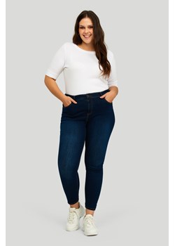 Elastyczne, granatowe jeansy o kroju slim-fit ze sklepu Greenpoint.pl w kategorii Jeansy damskie - zdjęcie 127378210