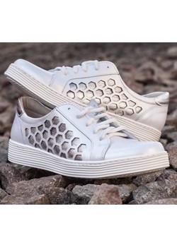 Białe sneakersy damskie CLAUDIA ze sklepu Domenoshoes w kategorii Trampki damskie - zdjęcie 127704252