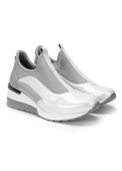 Białe sneakersy damskie INGRID ze sklepu Domenoshoes w kategorii Buty sportowe damskie - zdjęcie 127705921