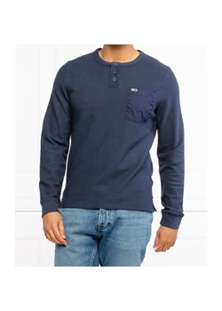 Tommy Jeans Longsleeve HENLEY | Regular Fit ze sklepu Gomez Fashion Store w kategorii T-shirty męskie - zdjęcie 127925731