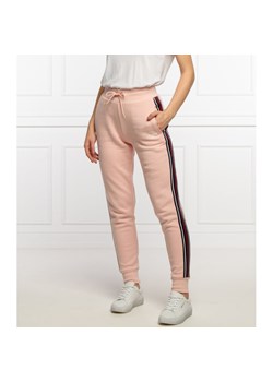 GUESS ACTIVE Spodnie dresowe | Regular Fit ze sklepu Gomez Fashion Store w kategorii Spodnie damskie - zdjęcie 128077640