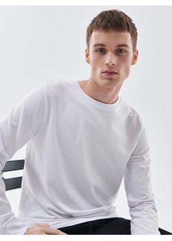 Cropp - Biała koszulka z długim rękawem - biały ze sklepu Cropp w kategorii T-shirty męskie - zdjęcie 128186821