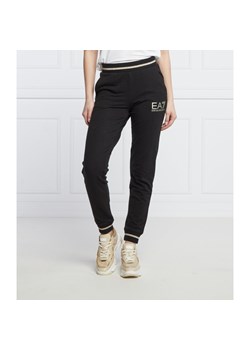 EA7 Spodnie dresowe | Slim Fit ze sklepu Gomez Fashion Store w kategorii Spodnie damskie - zdjęcie 128369152