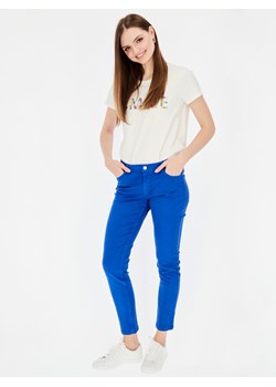 Niebieskie casualowe spodnie Tinta Elena ze sklepu Eye For Fashion w kategorii Spodnie damskie - zdjęcie 129399092